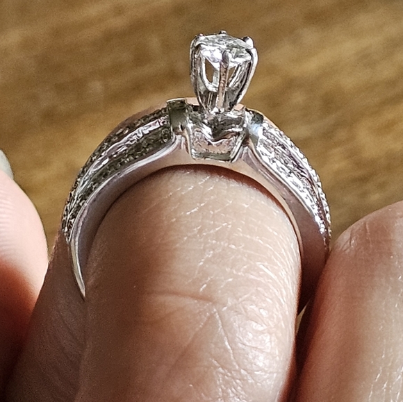 18k solid white gold diamonds ring - Picture 2 of 10